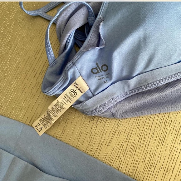 ALO Yoga Sky Blue Activewear Set - Picture 4 of 7